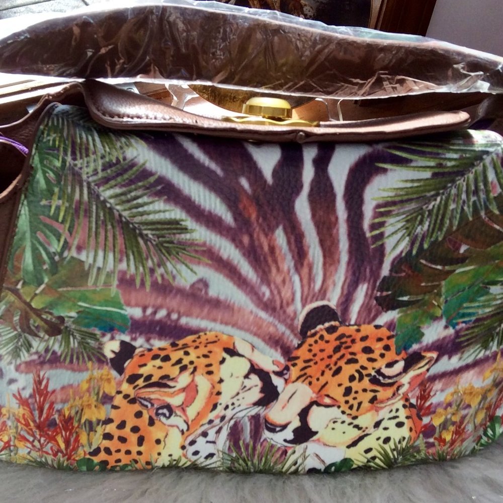 Sharif Hand-Painted Leather Shoulder Bag with Silk Scarf Key Chain - Picture 7 of 11